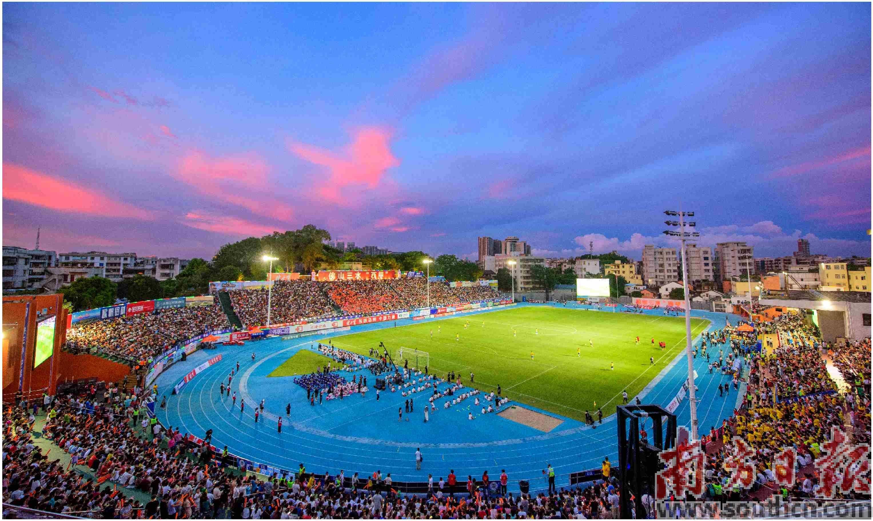 一场精彩的西甲比赛，全场观众沸腾欢呼