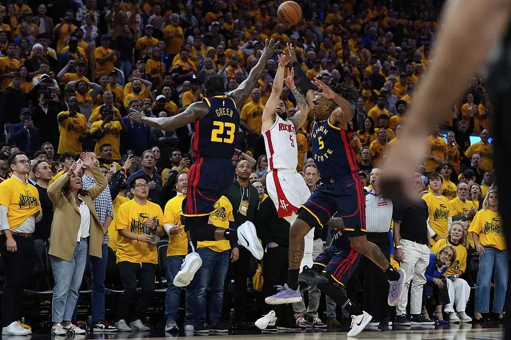 熊猫直播官网-NBA首场巅峰对决，勇士遭逆转