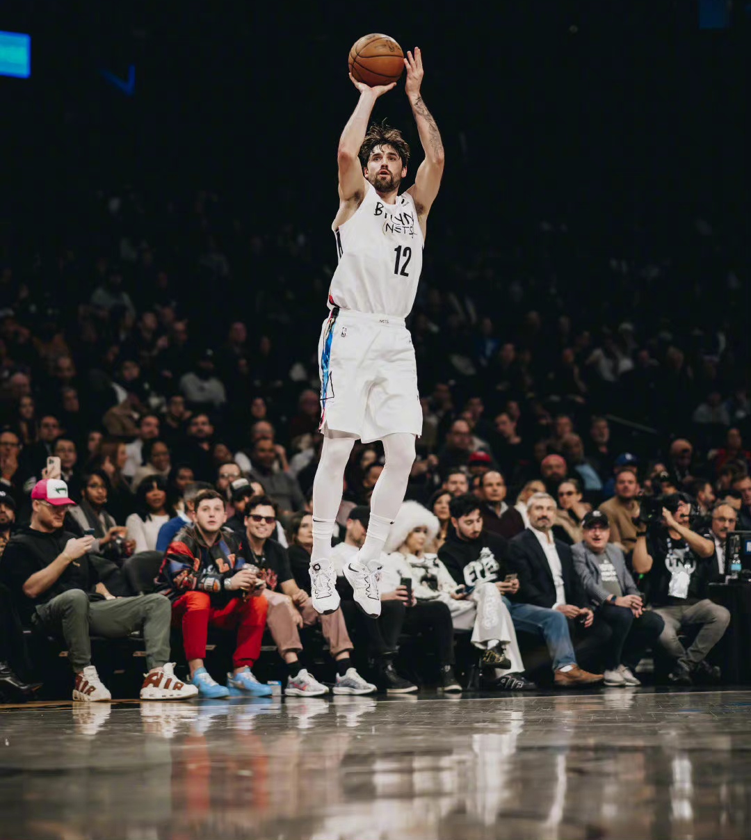 公牛客场击败篮网,继续领跑东部 公牛客场击败篮网,继续领跑东部