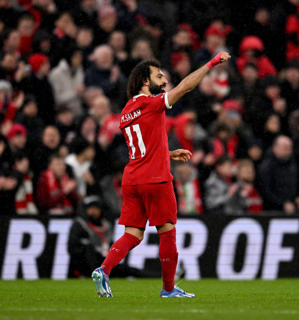 利物浦主场大胜，再次领跑英超积分榜