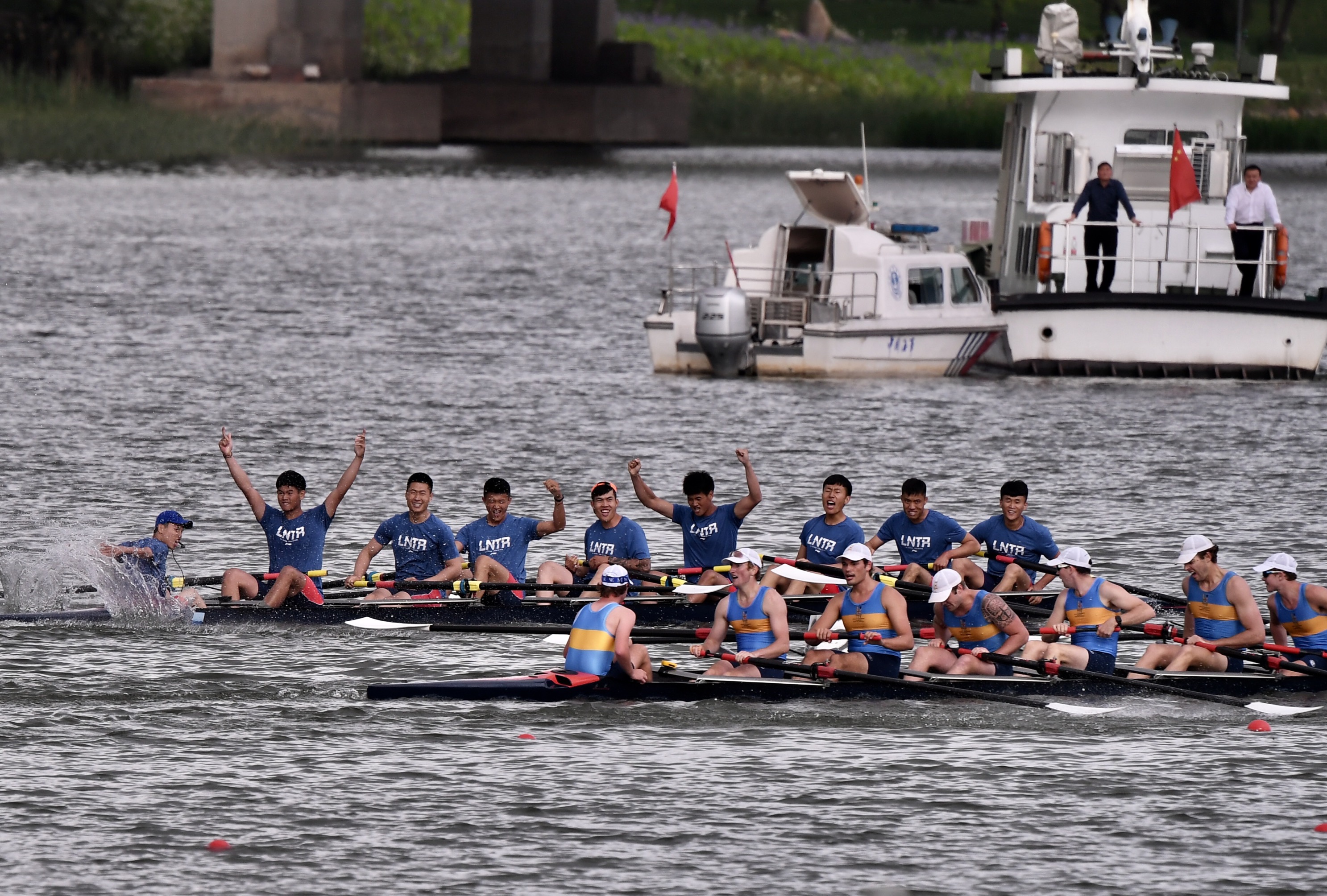 赛艇选手团队协作让人大开眼界