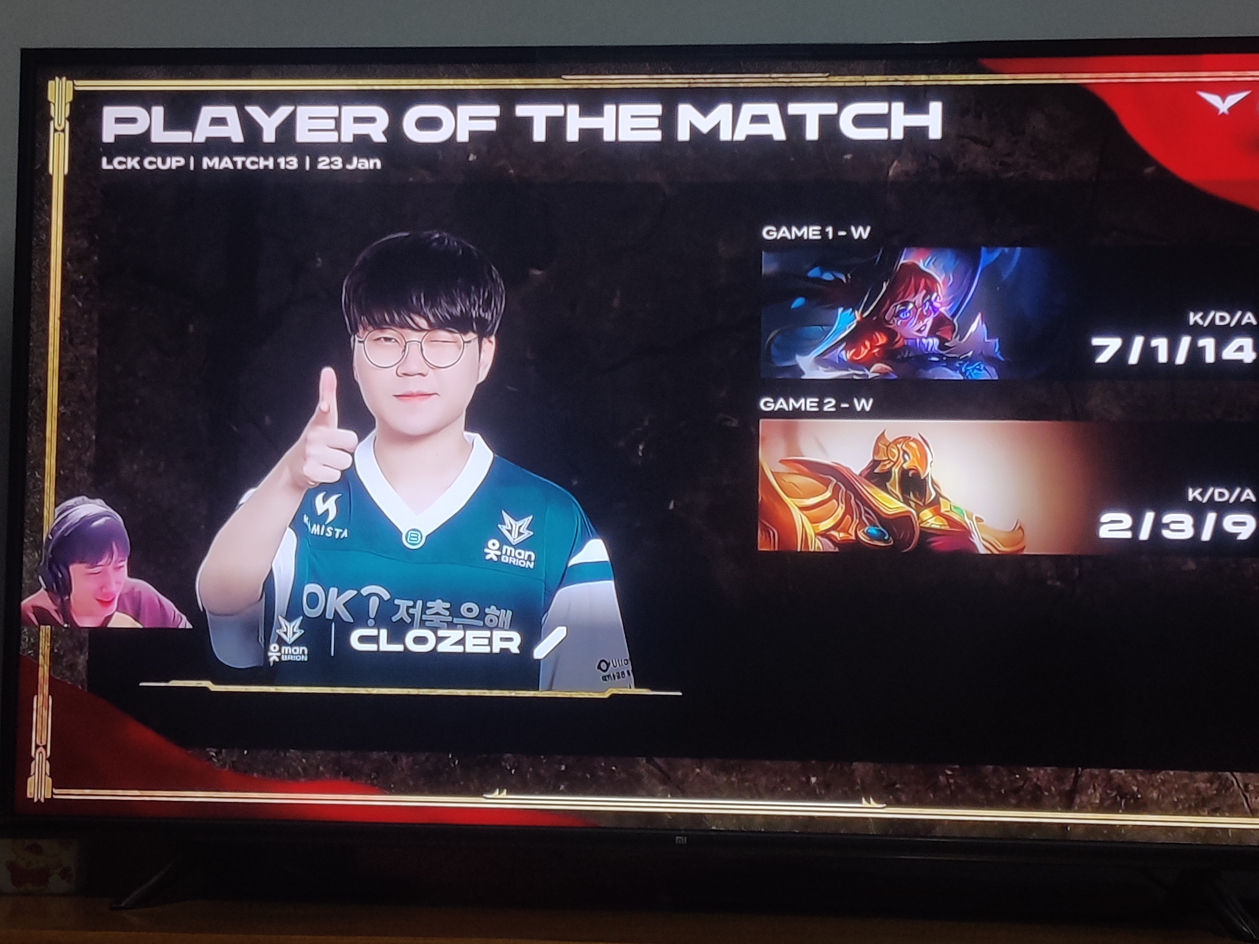 熊猫体育下载-HLE翻盘EDG，Zeus操刀奇招英雄翻盘宿命之战小组赛，让粉丝疯狂欢呼