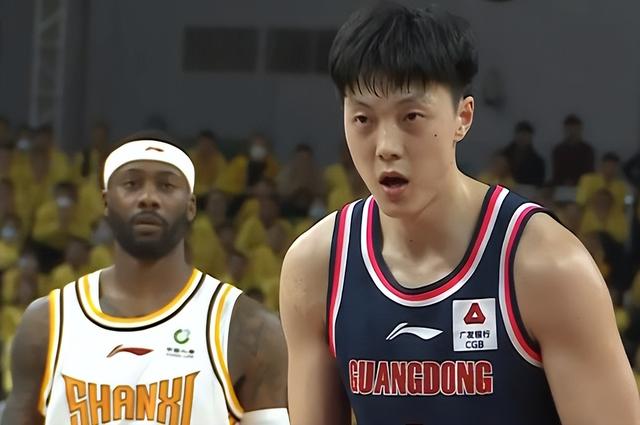 广西男篮失误频频,战绩不佳 广西男篮失误频频,战绩不佳