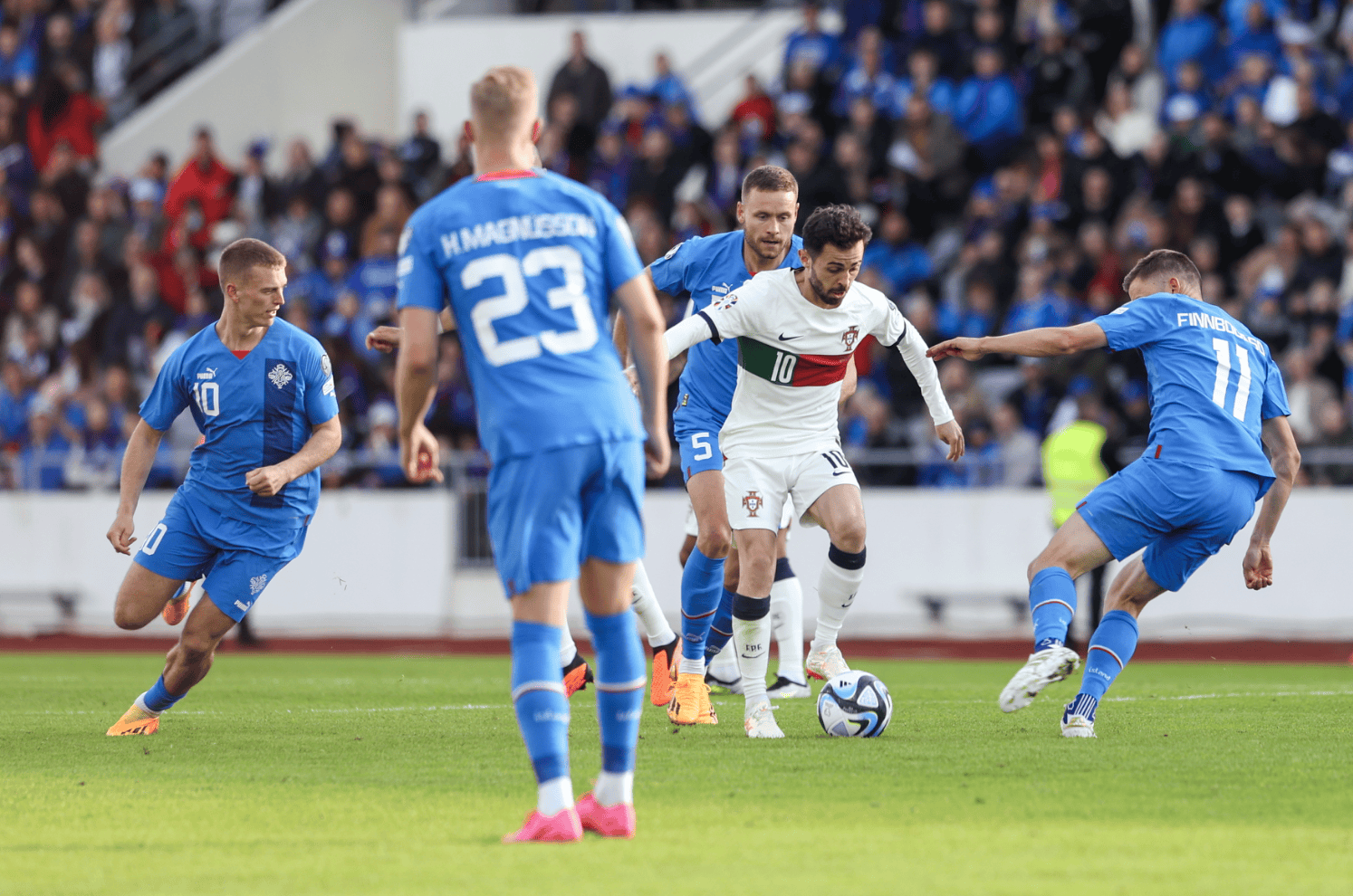 熊猫体育平台-意大利冰岛对决，争夺关键三分