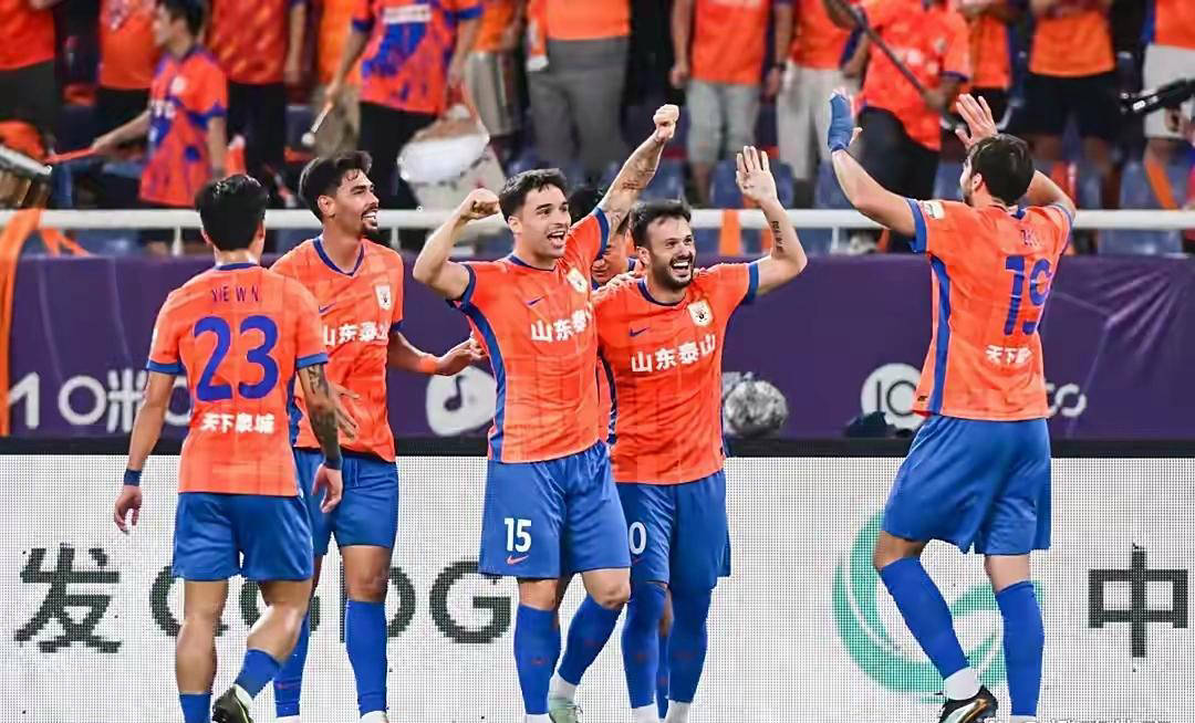 熊猫体育手机客户端-比赛中球员表现抢眼被球迷点赞