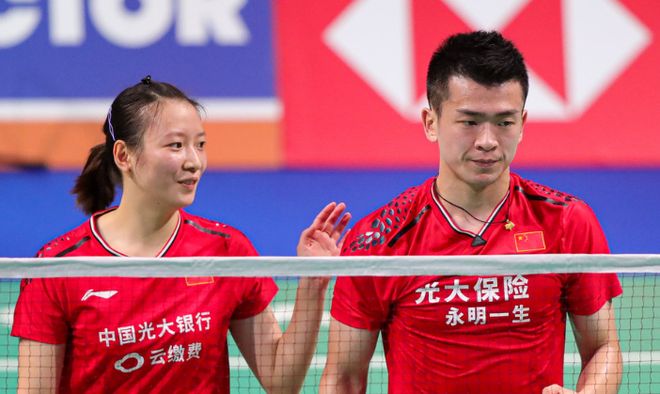 包含印度队险胜印尼队，黄鸭组合点燃赛场的词条